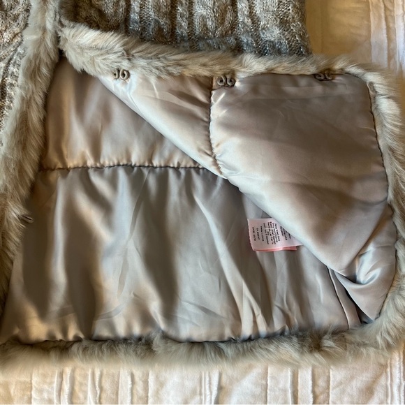 Talbots Wool Blend Cable knit Sweater Vest Faux Fur Metallic  Lining SZ SP - Picture 7 of 16